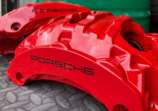 Coup de jeune pour ces étriers Porsche 

#alpesmaritimes #cotedazur #sophiaantipolis #cncmachining  #diamondcut #powdercoatings #wheelrepair #reparationjante #greensolv #usinage #peinturepoudre #thermolaquage #decapage #bmw  #porsche #ferrari #lamborghini #mperformance #mercedes #voituredeluxe #prestigecars #passionauto #bentley #rollsroyce #personnalisation #frenchartisanat #wheelspecialist