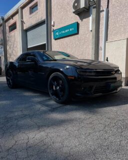 Changement de look sur cette américaine 🇺🇸 

🛞 Passage du poli intégral au noir brillant

#alpesmaritimes #cotedazur #sophiaantipolis #cncmachining  #diamondcut #powdercoatings #wheelrepair #reparationjante #greensolv #usinage #peinturepoudre #thermolaquage #decapage #bmw  #porsche #ferrari #lamborghini #mperformance #mercedes #voituredeluxe #prestigecars #passionauto #bentley #rollsroyce #personnalisation #frenchartisanat #wheelspecialist