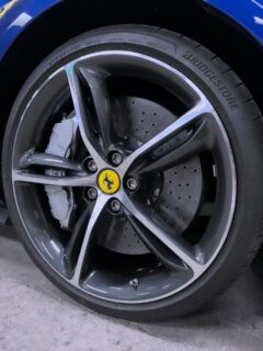 Réfection complète de jantes diamantées sur cette Ferrari 296 GTS 🔥
Précision, savoir-faire et finitions haut de gamme pour sublimer chaque détail et respecter l’ADN de la marque.
Résultat : des jantes comme neuves, un contraste parfait et une allure encore plus exclusive.
#alpesmaritimes #cotedazur #sophiaantipolis #cncmachining #diamondcut #powdercoatings #wheelrepair #reparationjante #greensolv #usinage #peinturepoudre #thermolaquage #decapage #bmw #porsche #ferrari #lamborghini #mperformance #mercedes #voituredeluxe #prestigecars #passionauto #bentley #rollsroyce #personnalisation #frenchartisanat #wheelspecialist